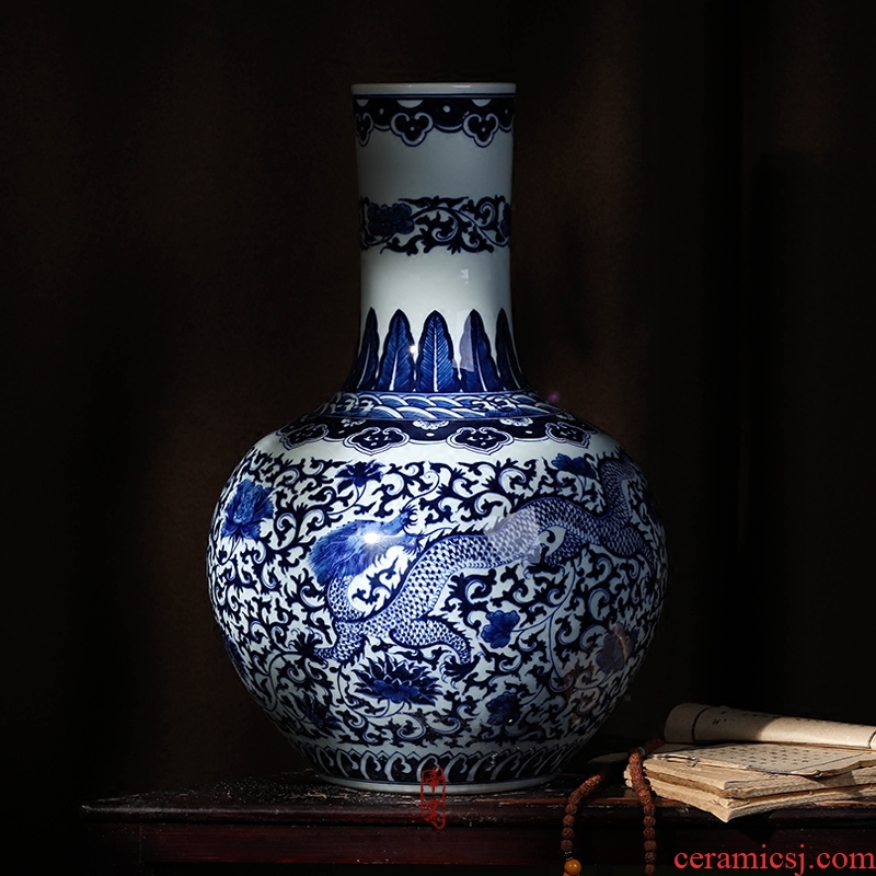 Jingdezhen ceramics antique hand-painted place to live in the sitting room is blue and white porcelain vase flower arranging TV ark decoration decoration