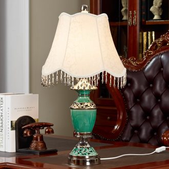 Eastman European ceramic desk lamp light modern living room light sweet and creative fashion decoration of bedroom the head of a bed lamp
