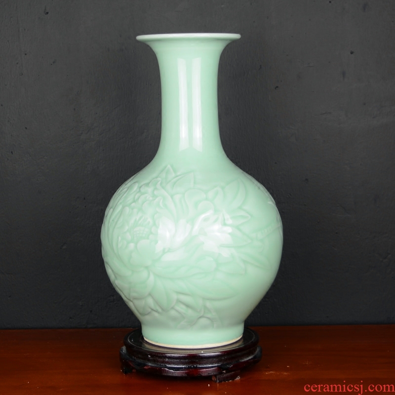 Jingdezhen ceramic hand-carved celadon vase Chinese style restoring ancient ways the sitting room is a strange flower, adornment is placed