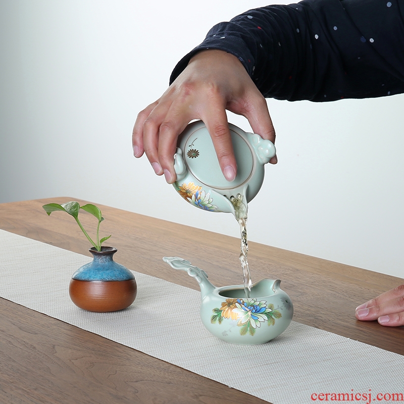 Three-dimensional lie prone to spend your kiln teapot tea art kung fu tea set hand grasp pot of household ceramic teapot filter single pot