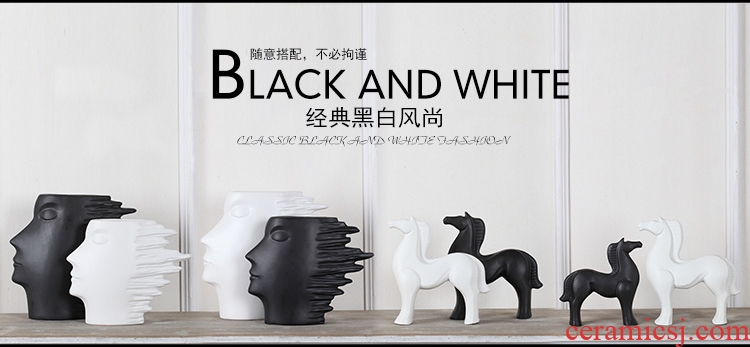 Ceramic horse furnishing articles creative household act the role ofing is tasted black and white north European style living room TV cabinet wine porch soft decoration