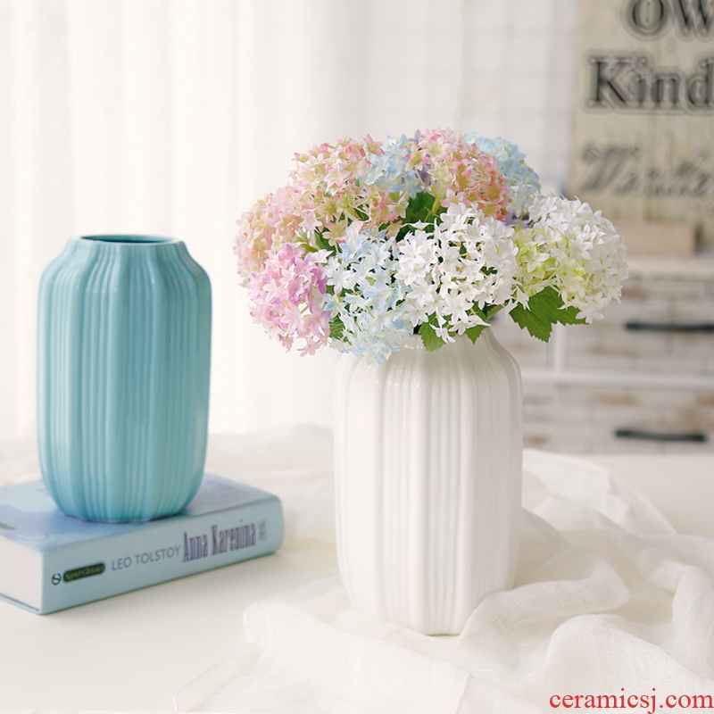 Ceramic creative fashion vase is contemporary and contracted white porcelain place to live in a home sitting room dry flower flower, flower arrangement