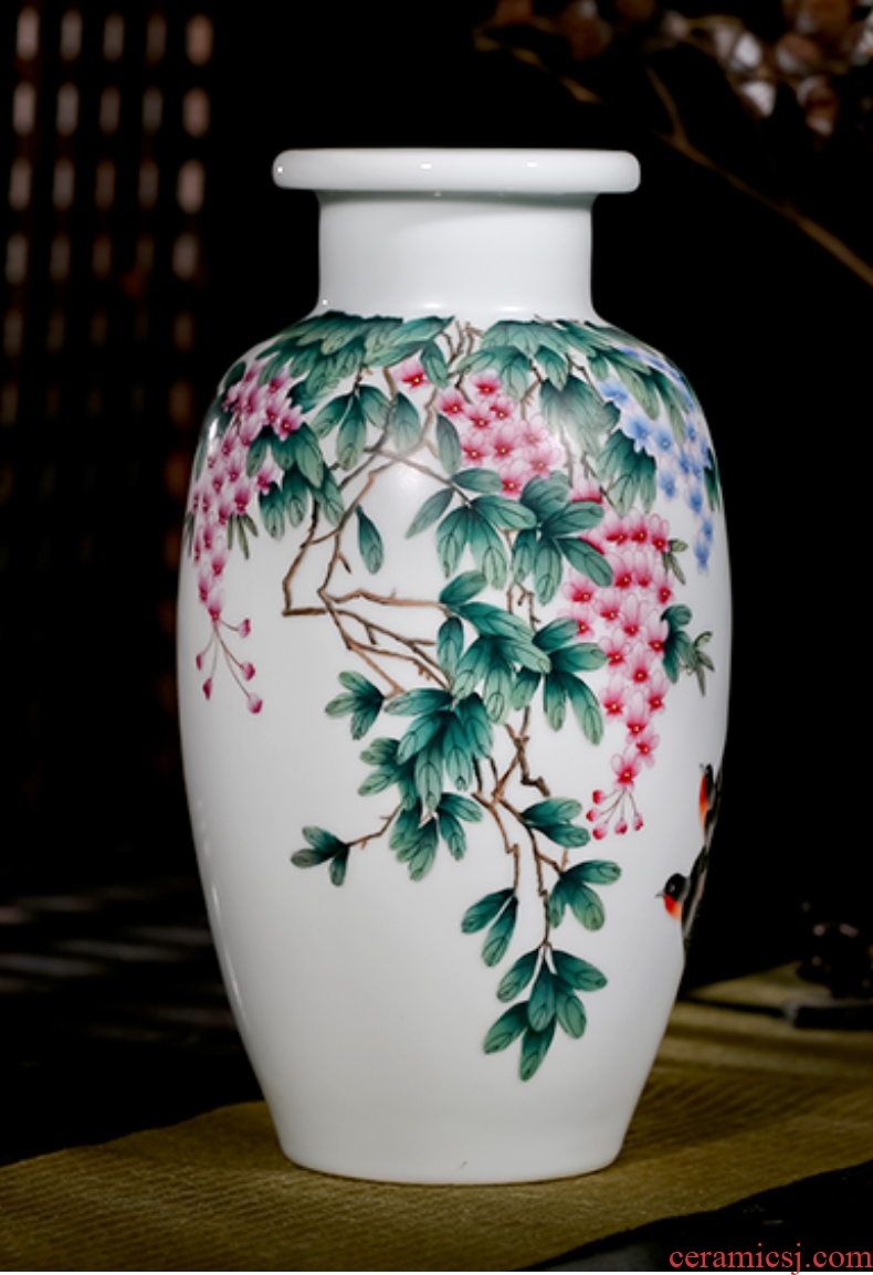 Famous master of jingdezhen ceramics hand-painted enamel vase sabingga sukdun dergici jimbi Chinese sitting room adornment is placed