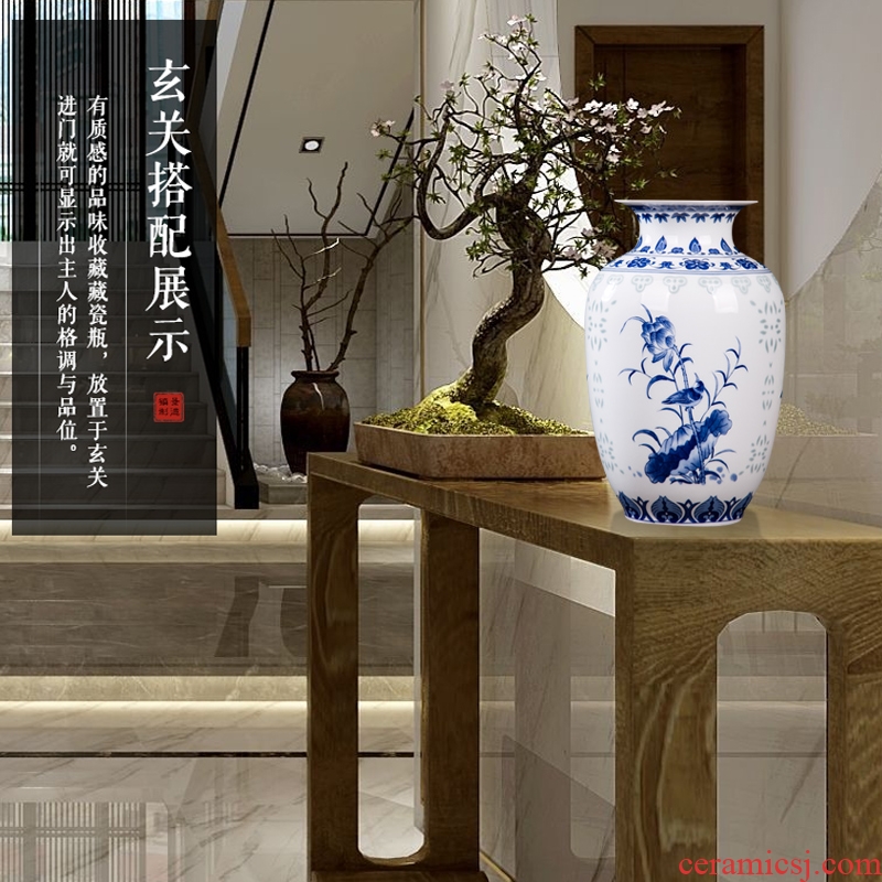 Jingdezhen blue and white ceramics and exquisite flowers NiaoGu porcelain decoration office floret bottle home furnishing articles in the living room