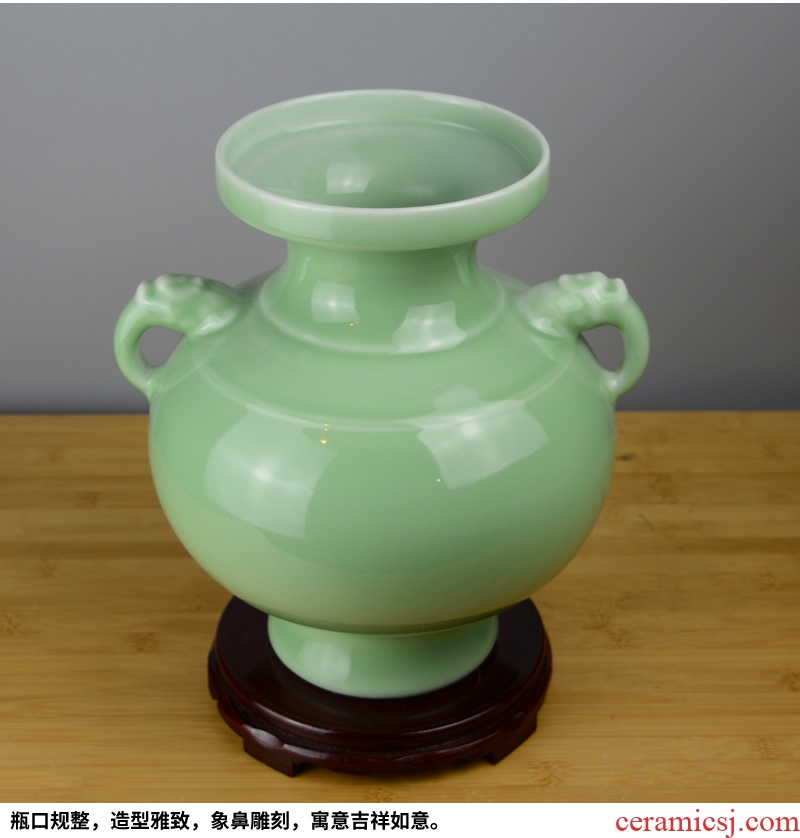 Jingdezhen ceramics manual celadon vase Chinese style restoring ancient ways rich ancient frame home sitting room adornment is placed