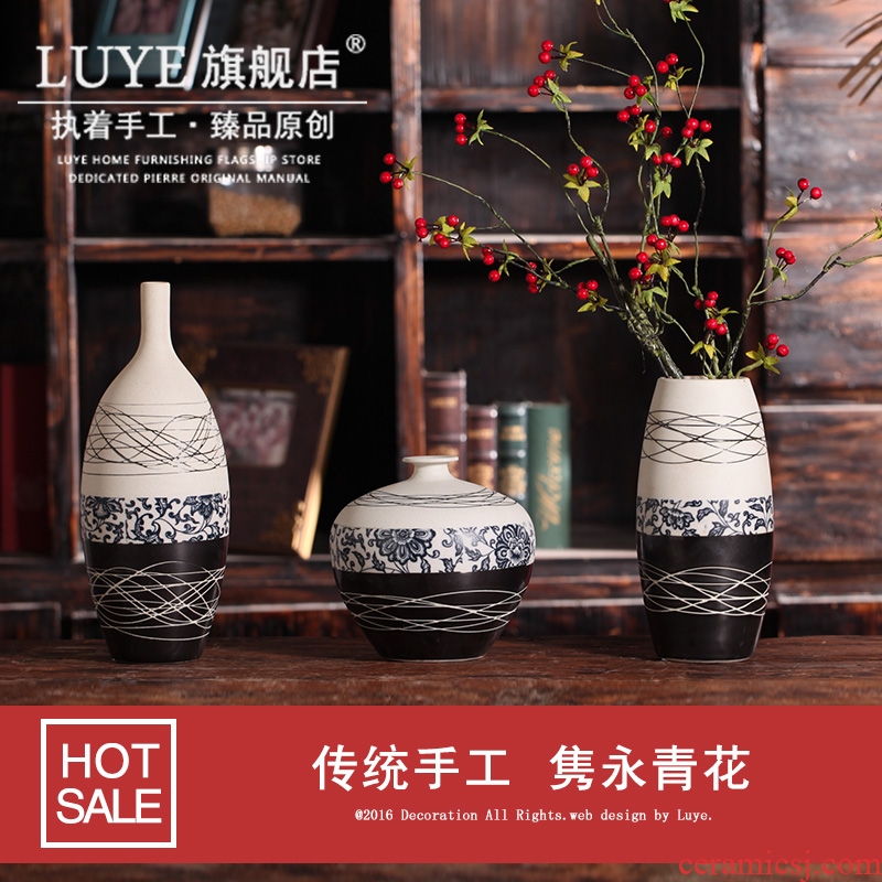 Jingdezhen blue and white porcelain vase by hand dry flower porcelain flower implement desktop furnishing articles ceramic vase household act the role ofing is tasted the living room