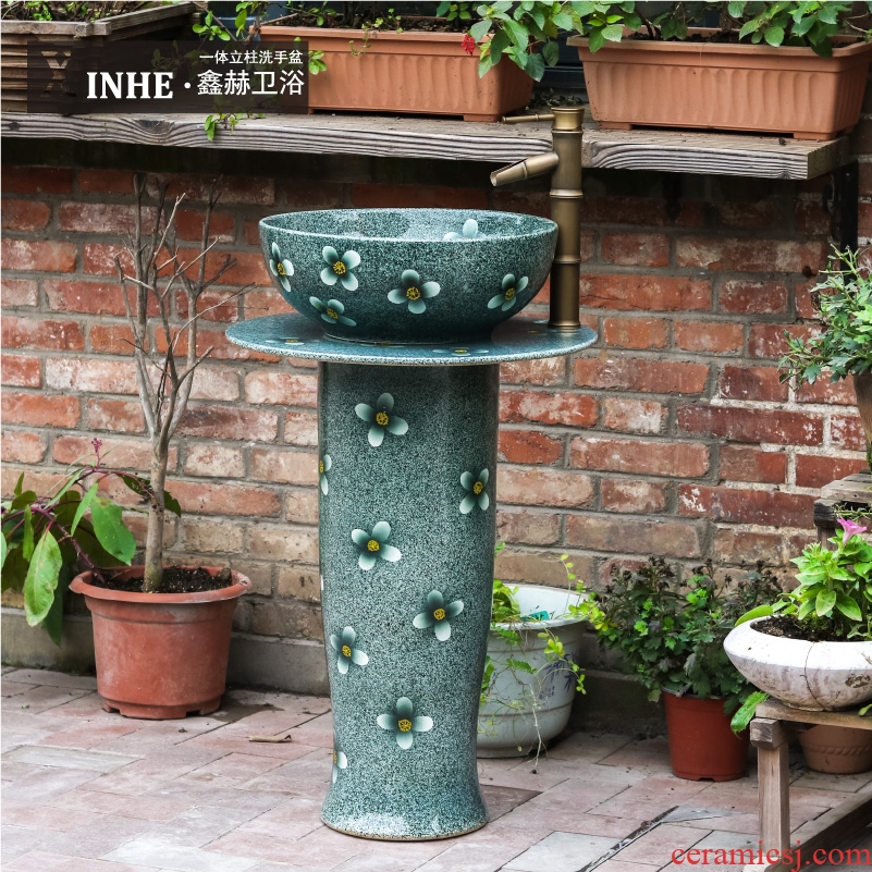 The sink ceramic basin of pillar type column art one floor balcony outdoor toilet the pool that wash a face basin