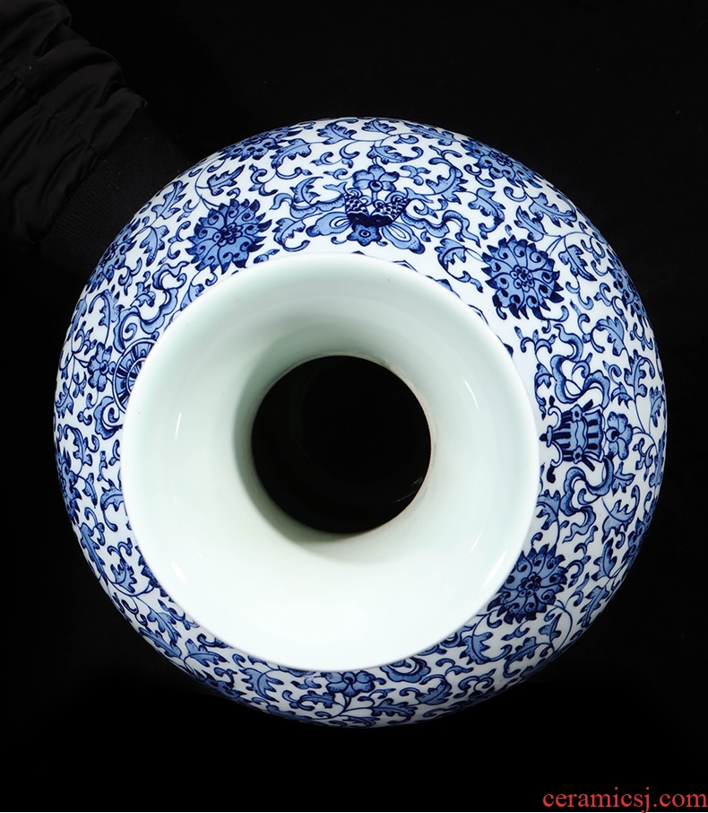 Jingdezhen ceramics creative manual blue and white porcelain vases, flower arranging new Chinese wine sitting room adornment is placed