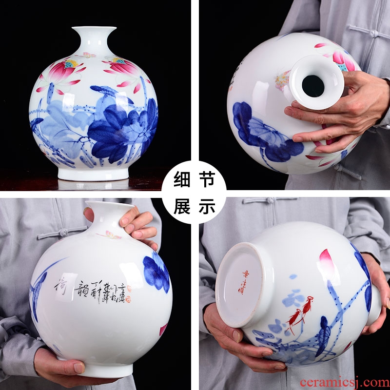 Blue and white porcelain of jingdezhen ceramics famous master hand-painted vases, flower arrangement, new Chinese style sitting room adornment is placed