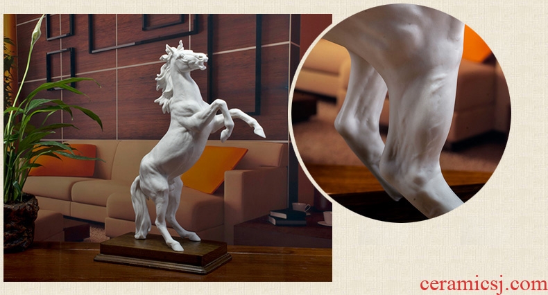 The east mud dehua white porcelain horse sculpture art creative ceramic office furnishing articles/uppity