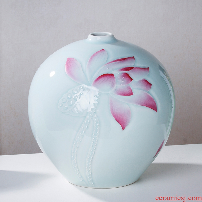 Jingdezhen ceramic masters hand-painted vases, flower arranging machine carved lotus pomegranate bottles of home sitting room adornment is placed