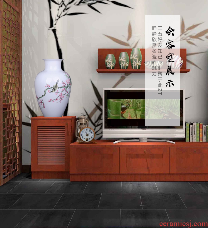 Jingdezhen ceramic hand-painted plum flower decoration vase furnishing articles of Chinese style living room TV cabinet process furnishings porcelain