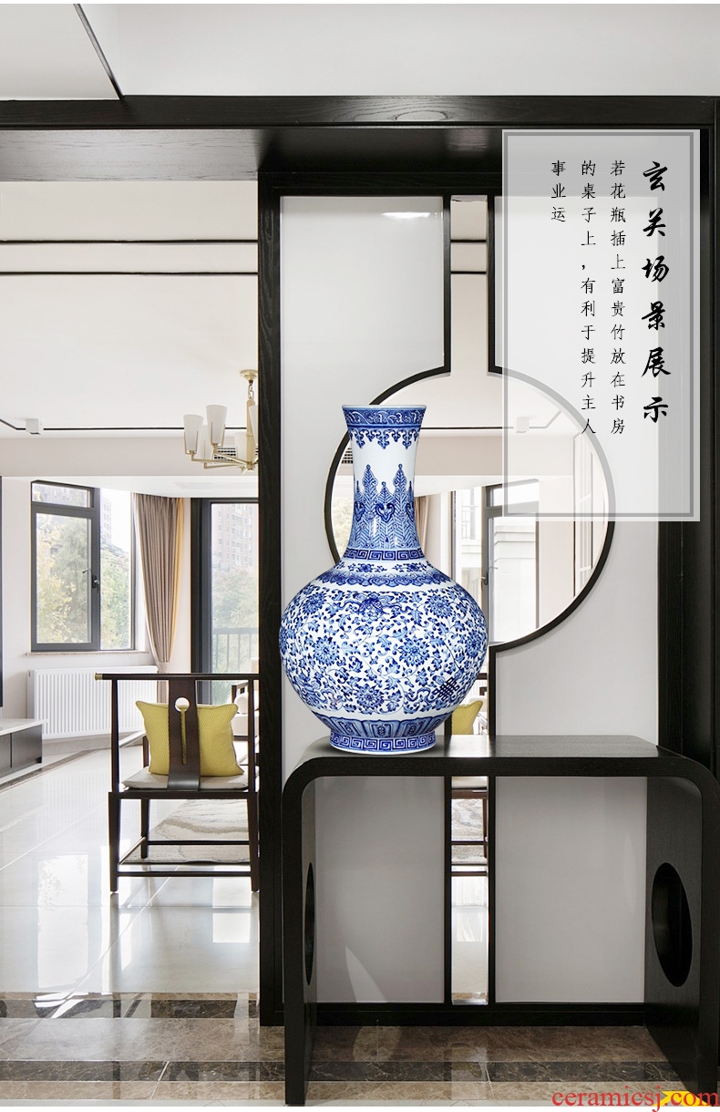 Jingdezhen ceramics imitation qianlong hand-painted blue and white porcelain vases, furnishing articles new Chinese style porch decoration gift porcelain