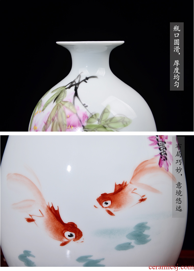 Master of jingdezhen ceramics hand-painted pastel gourd vases, flower arrangement and sitting room adornment is placed