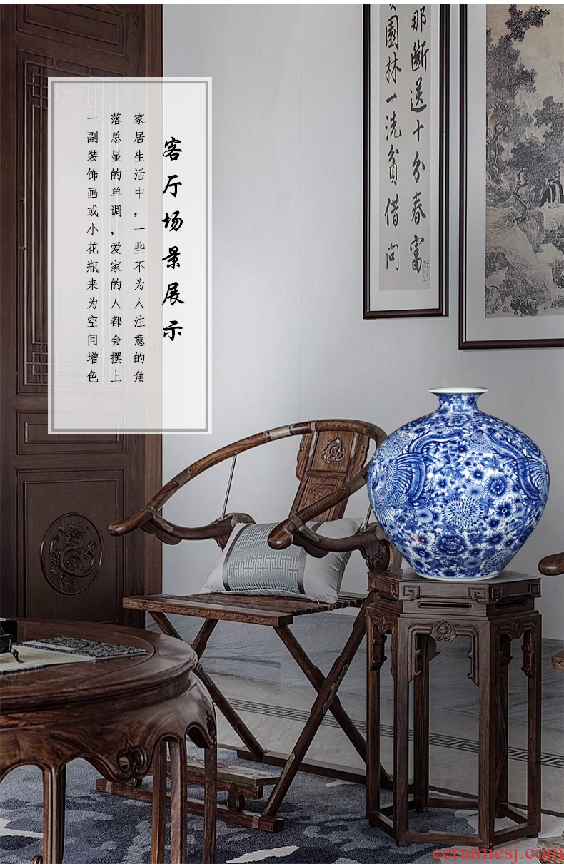 Jingdezhen ceramics imitation qianlong hand-painted phoenix Chinese blue and white porcelain vase gift sitting room adornment is placed