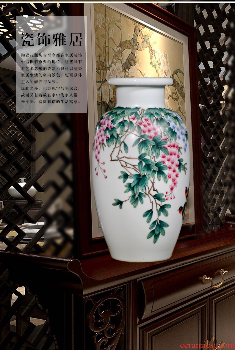 Famous master of jingdezhen ceramics hand-painted enamel vase sabingga sukdun dergici jimbi Chinese sitting room adornment is placed