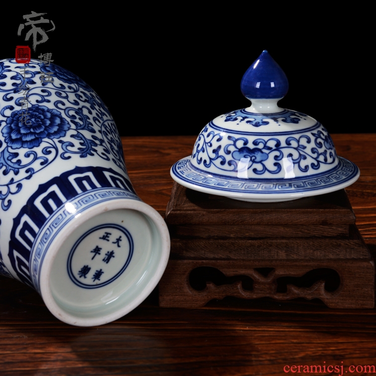 Jingdezhen ceramic vase furnishing articles antique hand-painted general blue and white porcelain jar retro floret bottle of flower porcelain decoration