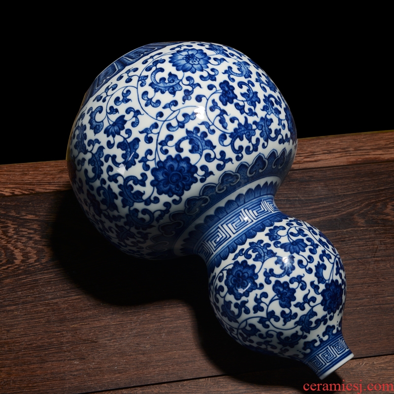 Jingdezhen blue and white gourd modern decorative arts and crafts antique pottery and porcelain vase household gifts furnishing articles sitting room