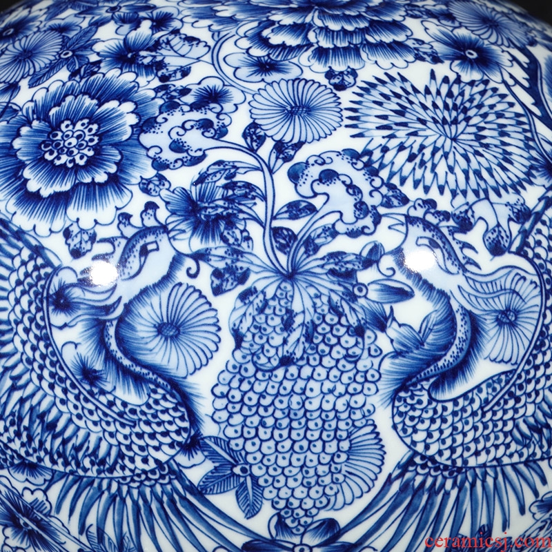 Jingdezhen ceramics imitation qianlong hand-painted phoenix Chinese blue and white porcelain vase gift sitting room adornment is placed