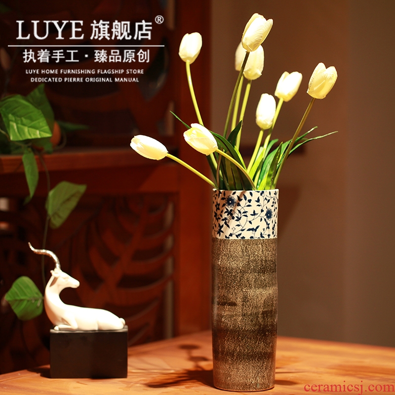 Blue and white porcelain vases, flower arrangement craft ornament porcelain jingdezhen ceramic sitting room place manual creative home outfit