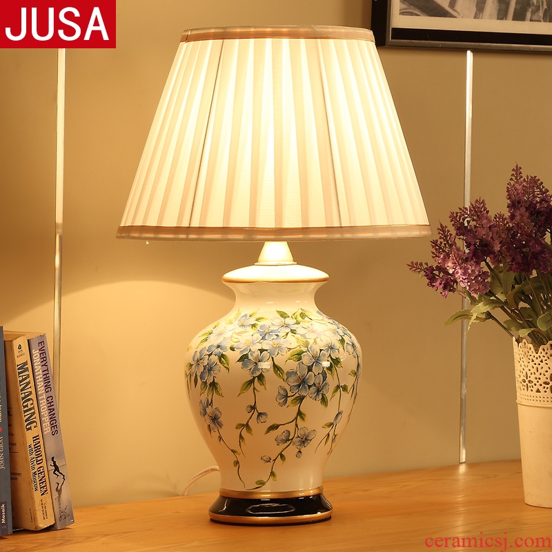 Ceramic lamp American sweet bedroom creative modern fashion bedside lamp study contracted sitting room small desk lamp