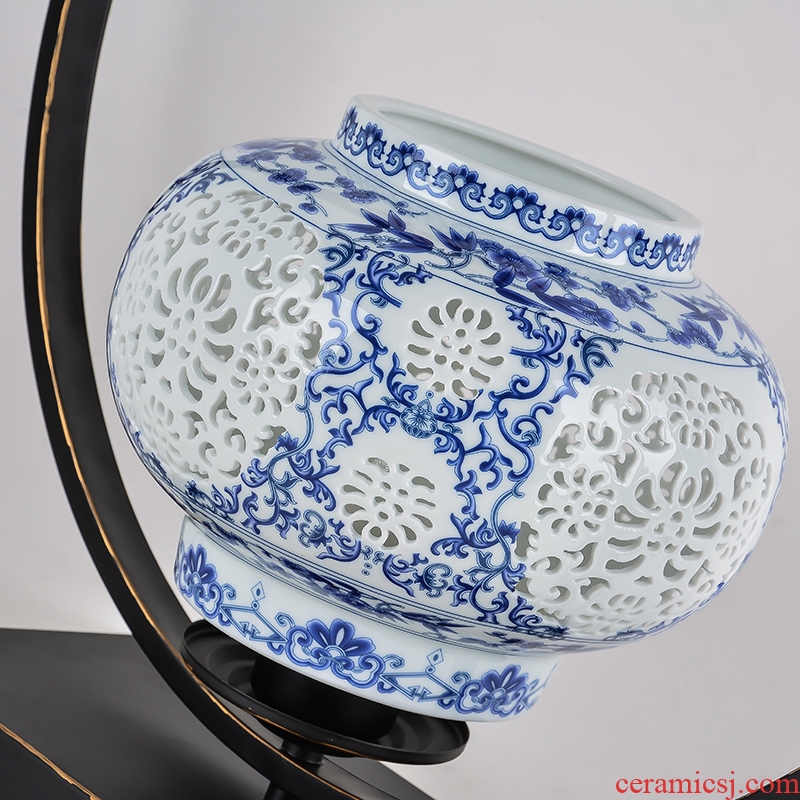 New Chinese style lamp lamp of bedroom the head of a bed creative decorative ceramic restoring ancient ways, wrought iron hotel contracted the lamps and lanterns that warm light