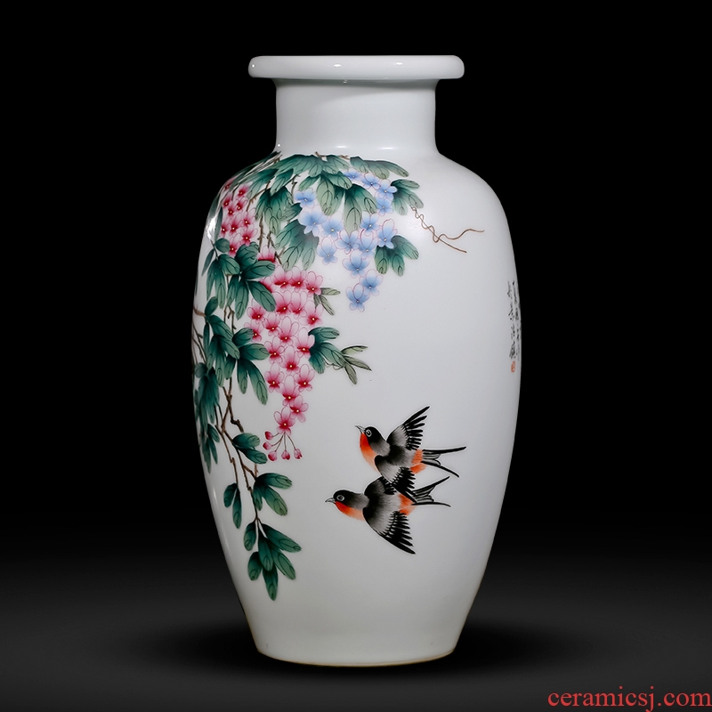 Famous master of jingdezhen ceramics hand-painted enamel vase sabingga sukdun dergici jimbi Chinese sitting room adornment is placed