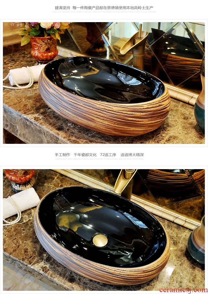 Lavatory restoring ancient ways is the sink in the European classical art basin on the ceramic basin basin that wash a face wash basin