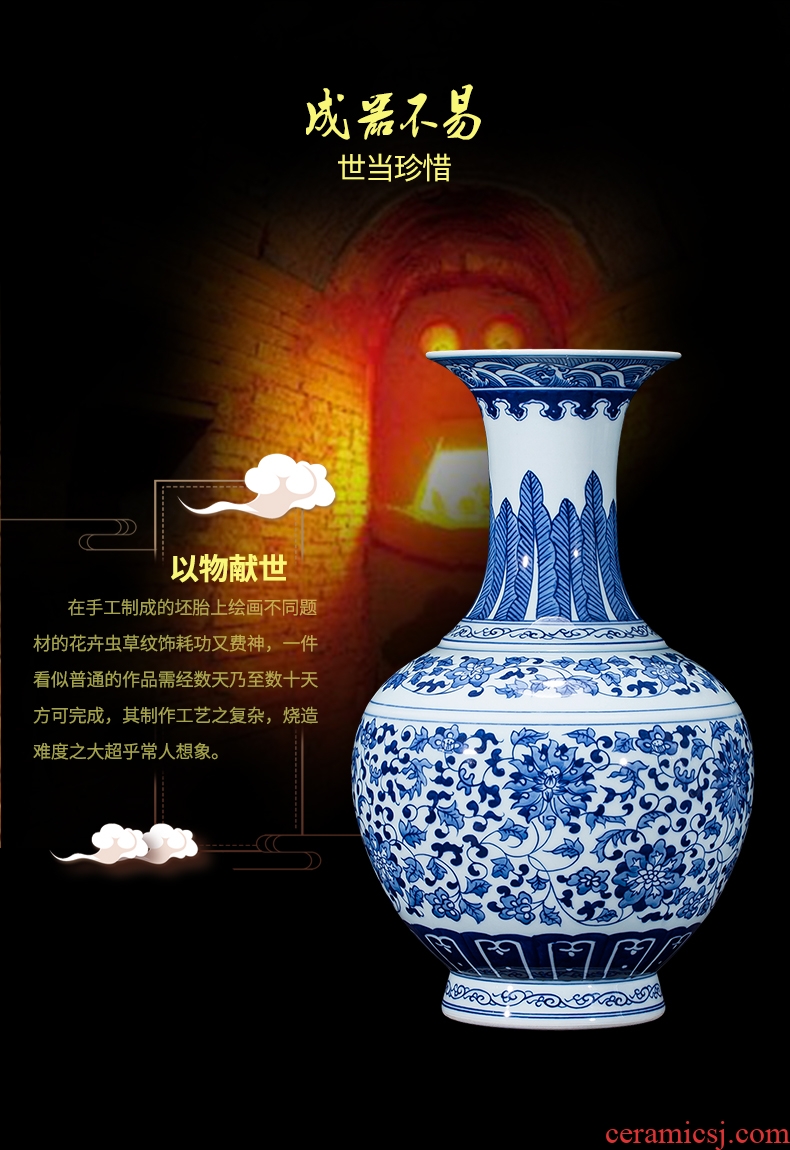 Jingdezhen porcelain vases, antique hand - made the design of blue and white porcelain Chinese style classical ancient frame sitting room adornment is placed