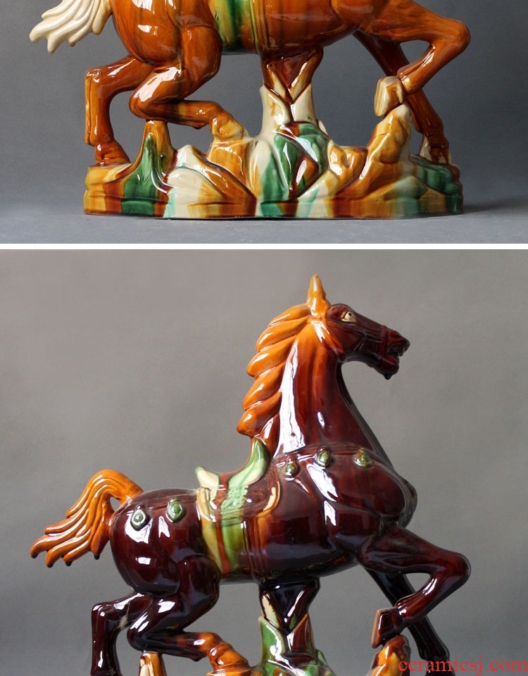 Dust heart horse ceramic Malaysian red hare send BMW horse placed success of feng shui money immediately