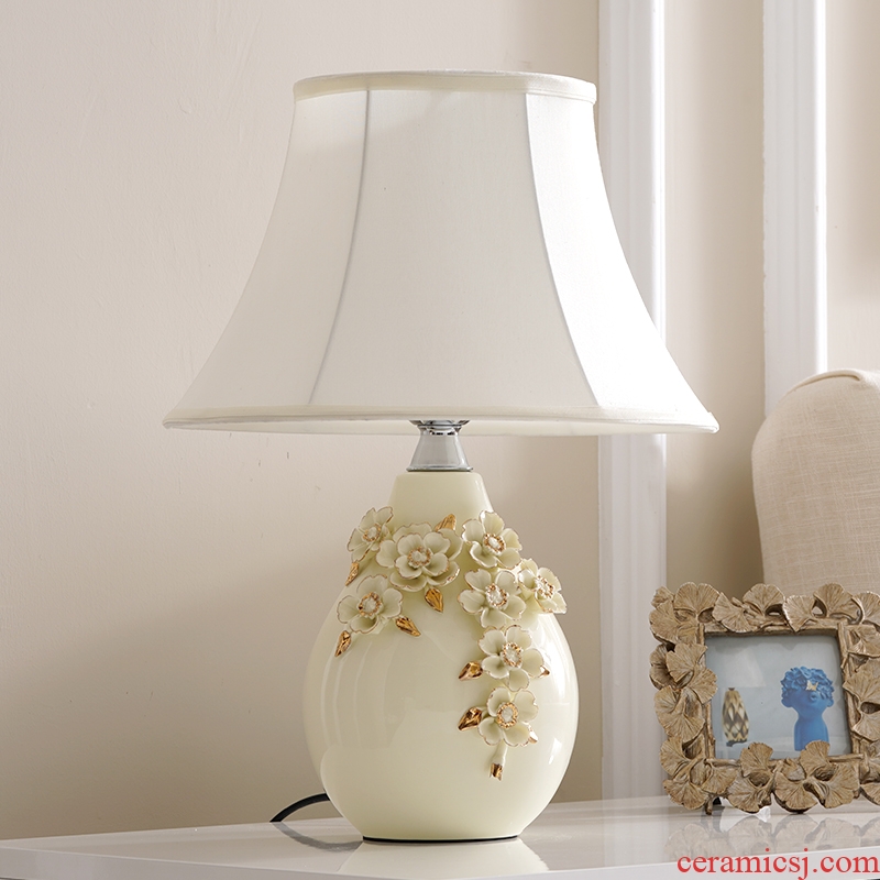 Desk lamp of bedroom sweet romance creative European rural married American home sitting room room bedstand ceramic lamp