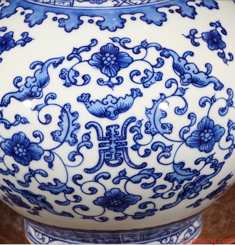 Jingdezhen ceramics imitation qianlong hand - made Chinese style restoring ancient ways is blue and white porcelain vase wine sitting room adornment is placed