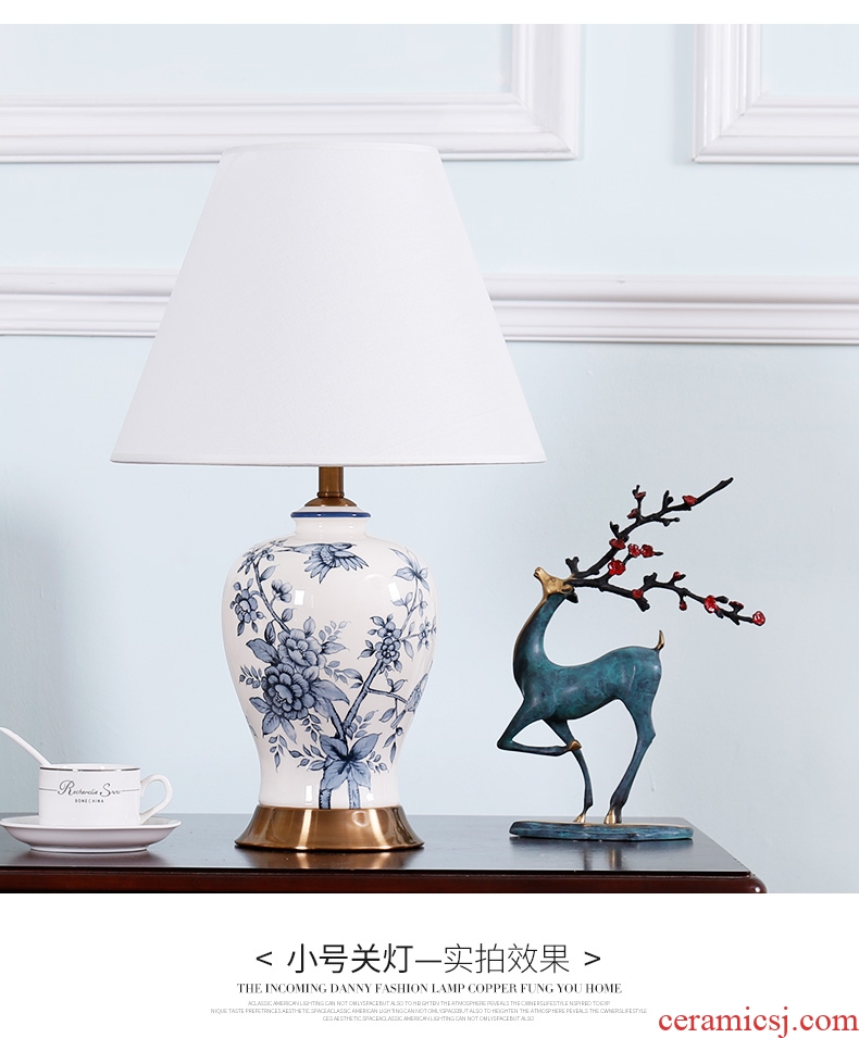 The New Chinese blue and white porcelain lamp classical key-2 luxury vintage American ceramic bedroom the head of a bed lamp is contracted and I sitting room