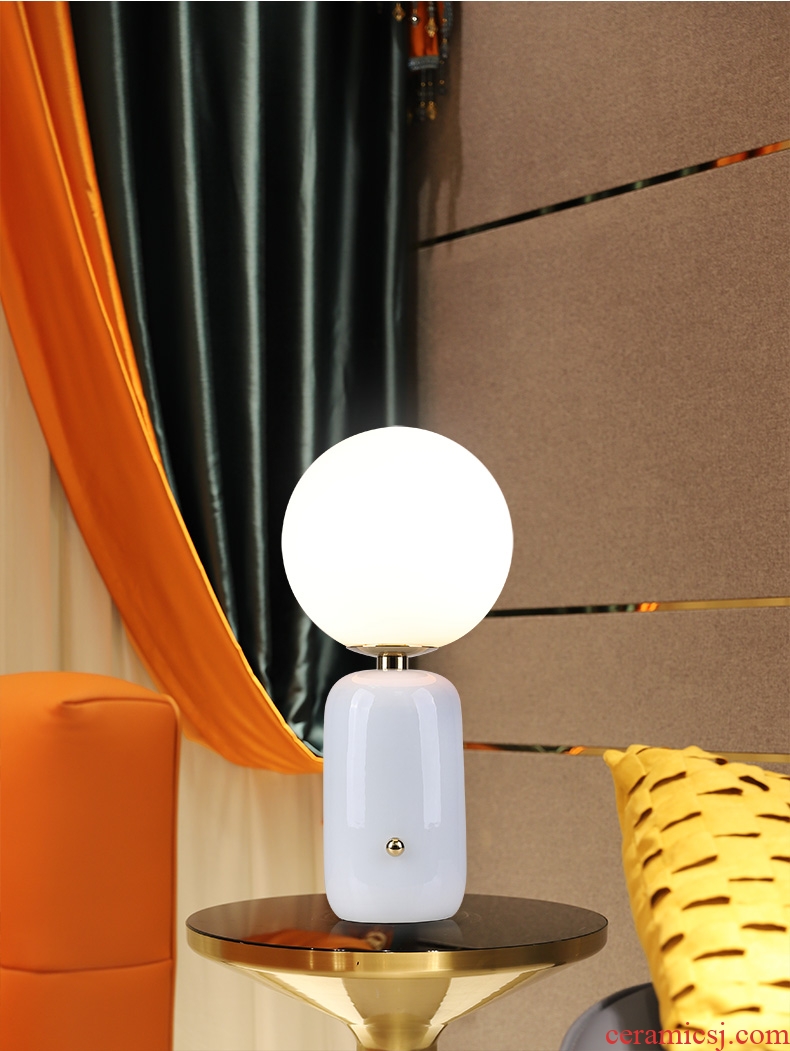 Light and decoration lamp lamp decoration I and contracted sweet household ceramic desk lamp of bedroom the head of a bed sitting room lamps and lanterns