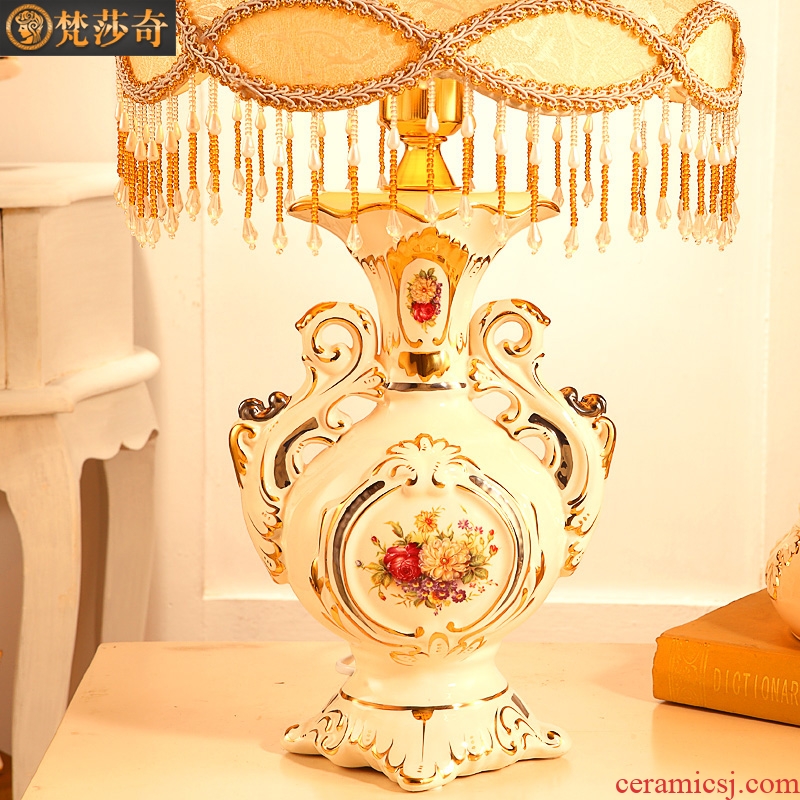 Vatican Sally 's key-2 luxury European - style desk lamp of bedroom the head of a bed to restore ancient ways of rural ceramic lamps and lanterns lighting wedding housewarming gift