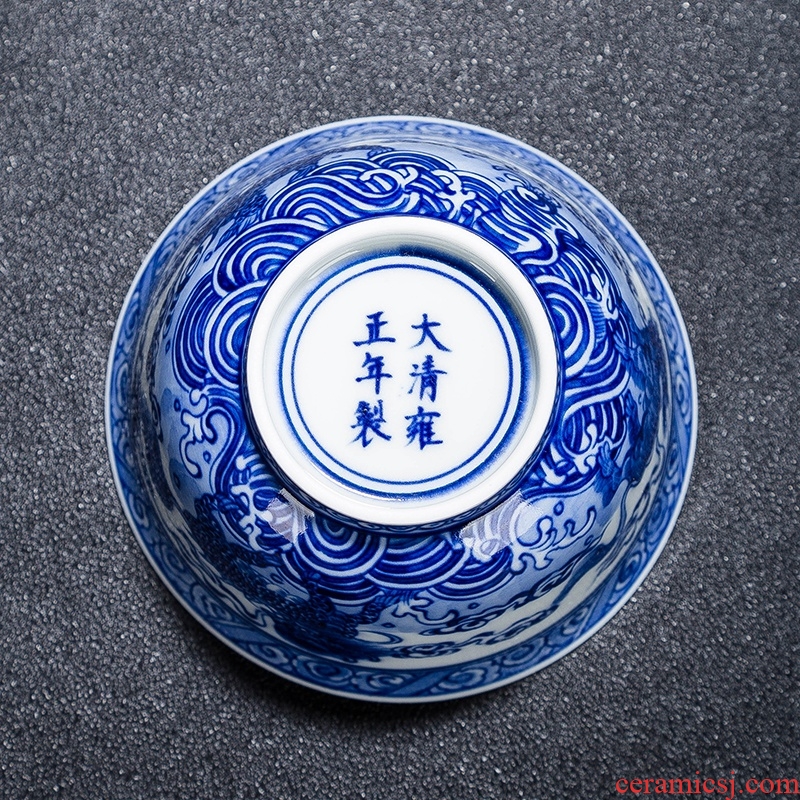 Jingdezhen ceramic masters cup hand-painted sample tea cup individual cup of kung fu tea heavy industry small bowl of blue and white porcelain cup