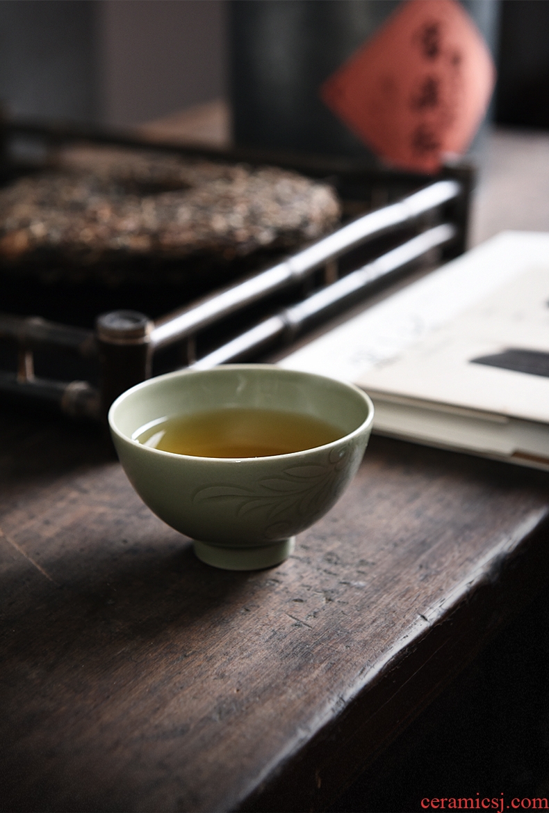 The up and The secret glaze craft master cup single CPU longquan celadon hand - cut sample tea cup ceramic cups a single kung fu