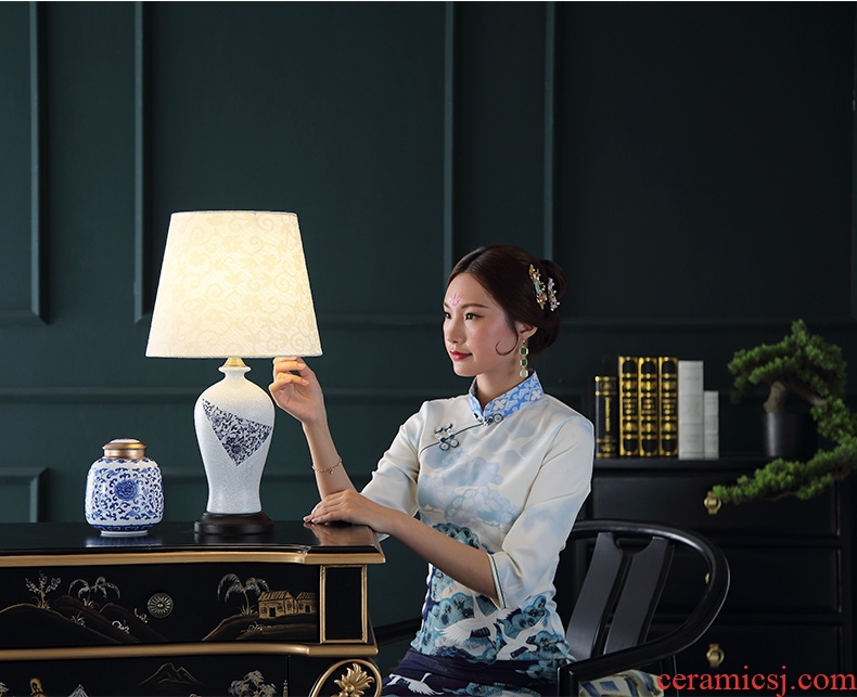 Lamp act the role ofing furnishing articles form a complete set of new Chinese style ceramic vase cut art hand - made restoring ancient ways of blue and white porcelain decoration simple coloured drawing or pattern