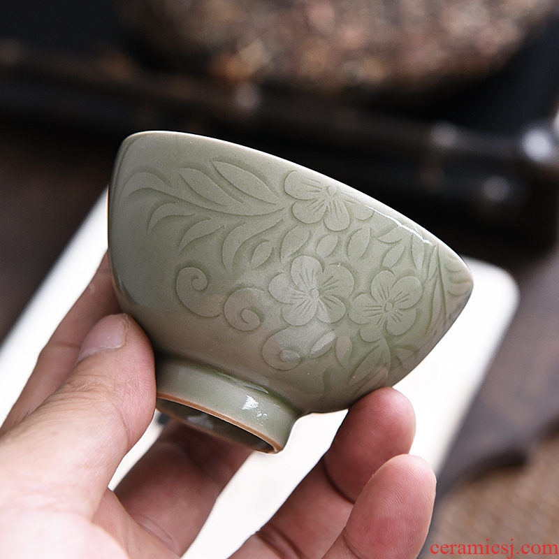 The up and The secret glaze craft master cup single CPU longquan celadon hand - cut sample tea cup ceramic cups a single kung fu