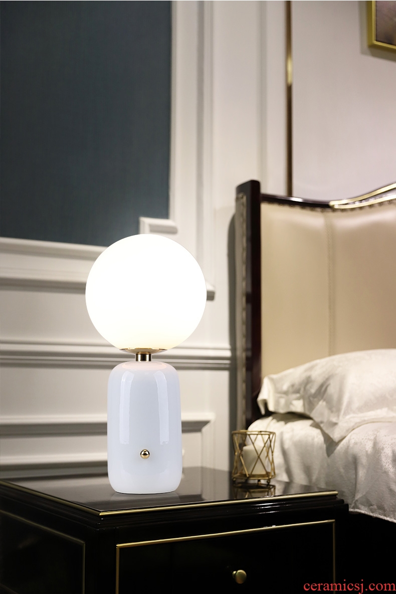 Light and decoration lamp lamp decoration I and contracted sweet household ceramic desk lamp of bedroom the head of a bed sitting room lamps and lanterns