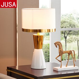 Light postmodern American luxury adornment bedroom berth lamp european-style originality contracted sweet wedding ceramic sitting room desk lamp