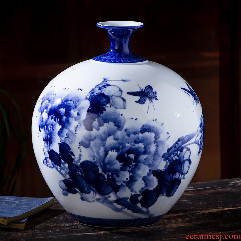 Jingdezhen ceramic hand draw freehand brushwork in traditional Chinese blue and white porcelain vase of new Chinese style living room porch China adornment ornament
