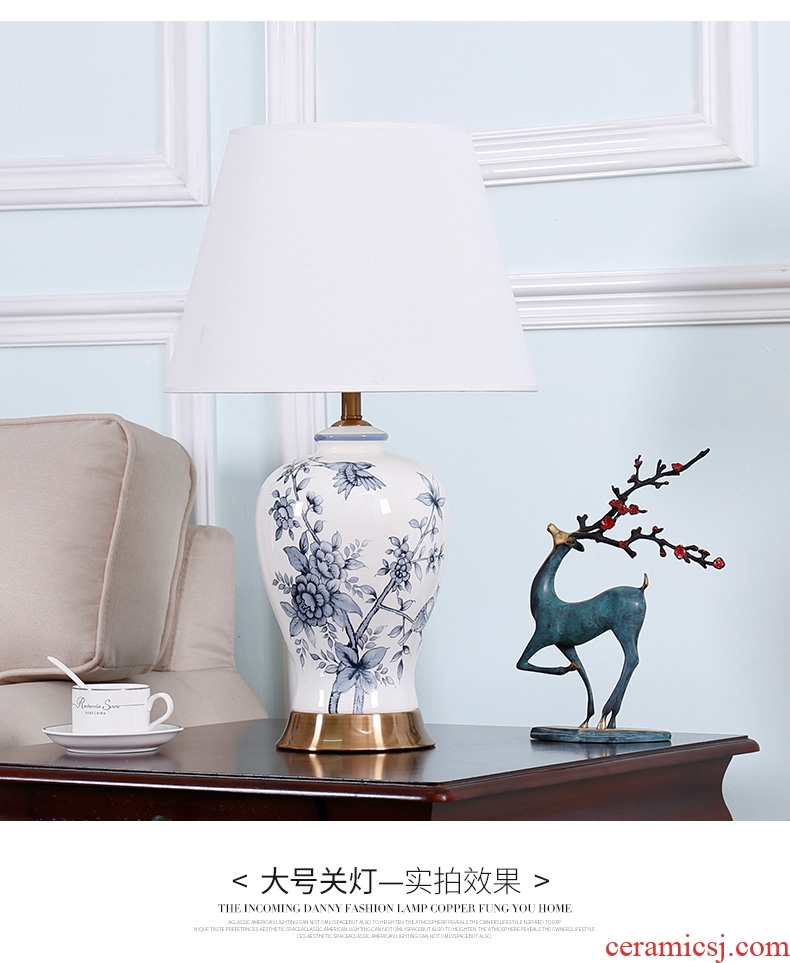 The New Chinese blue and white porcelain lamp classical key-2 luxury vintage American ceramic bedroom the head of a bed lamp is contracted and I sitting room