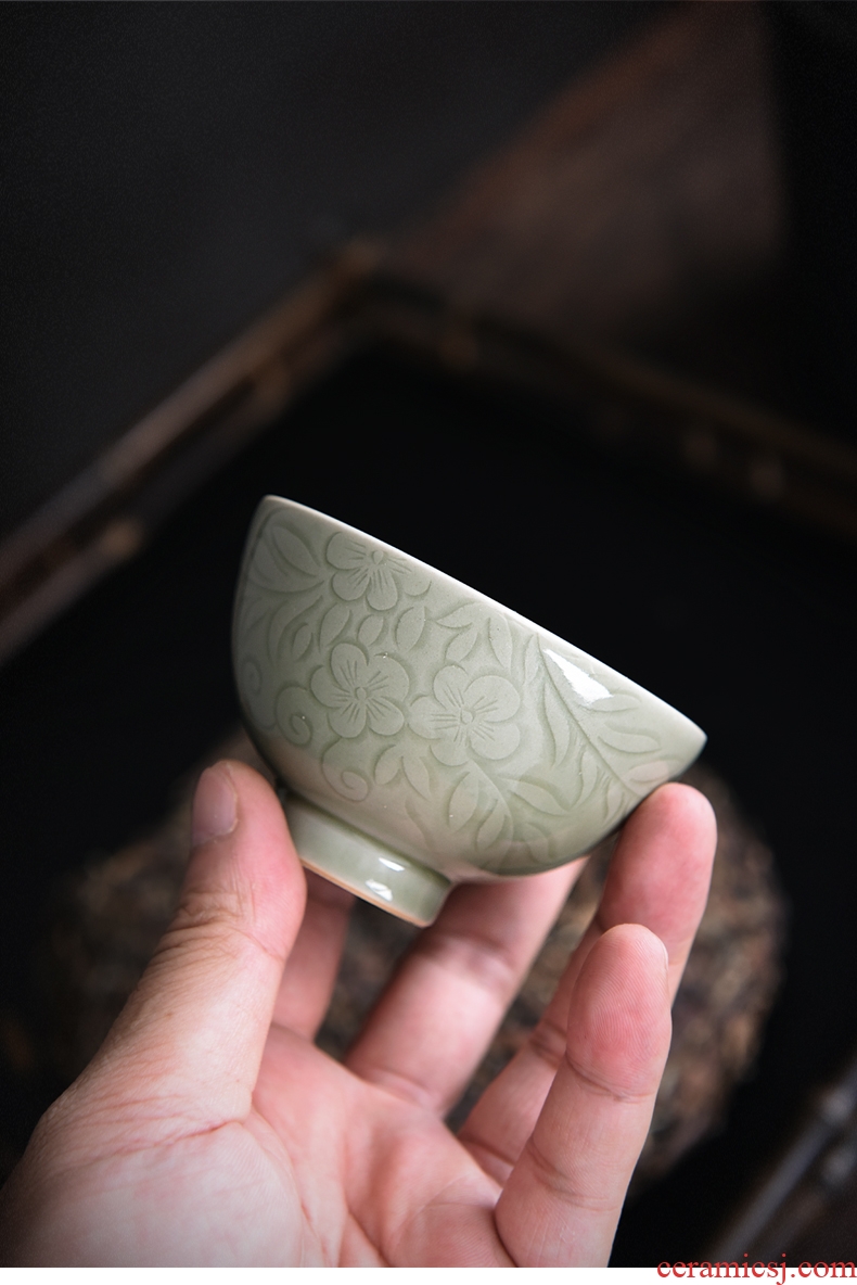 The up and The secret glaze craft master cup single CPU longquan celadon hand - cut sample tea cup ceramic cups a single kung fu