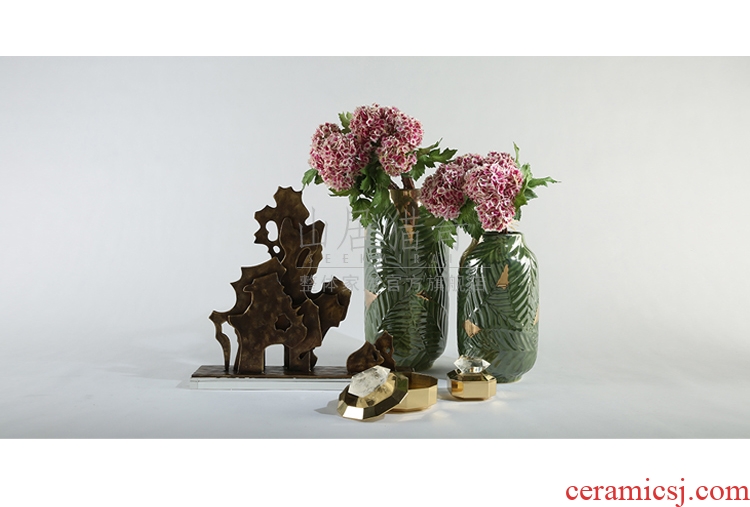 Jingdezhen ceramics beaming white vase vogue to live in high - grade gold straw handicraft furnishing articles - 548481466267
