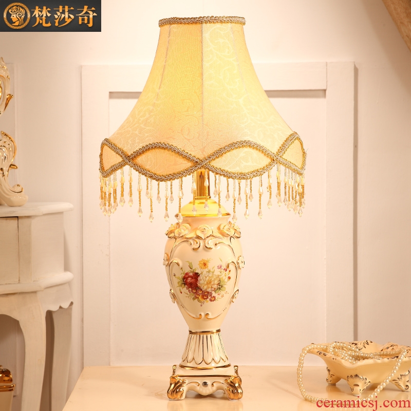 Vatican Sally 's key-2 luxury European - style desk lamp of bedroom the head of a bed to restore ancient ways of rural ceramic lamps and lanterns lighting wedding housewarming gift