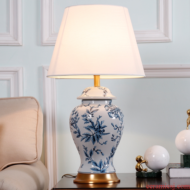 New Chinese style of blue and white porcelain ceramic desk lamp sitting room bedroom berth lamp Chinese zen hand-painted decorative warm wind full copper