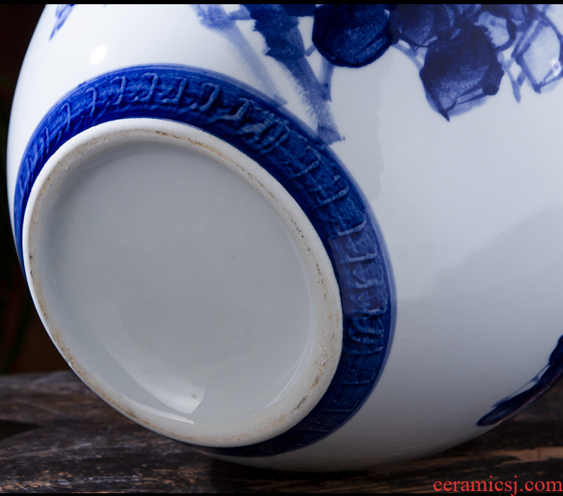 Jingdezhen ceramic hand draw freehand brushwork in traditional Chinese blue and white porcelain vase of new Chinese style living room porch China adornment ornament