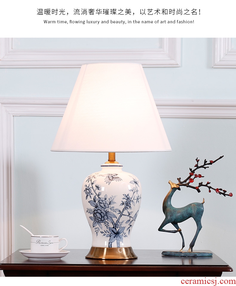 The New Chinese blue and white porcelain lamp classical key-2 luxury vintage American ceramic bedroom the head of a bed lamp is contracted and I sitting room