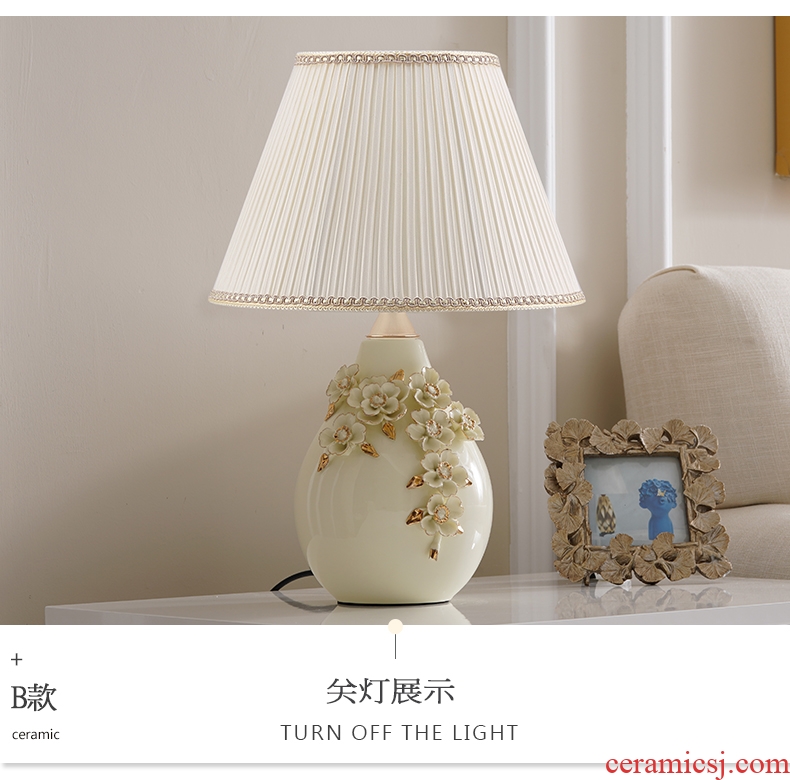 Bedside lamp artical contracted sitting room sweet American creative fashion gift bedroom adjustable light ceramic lamp